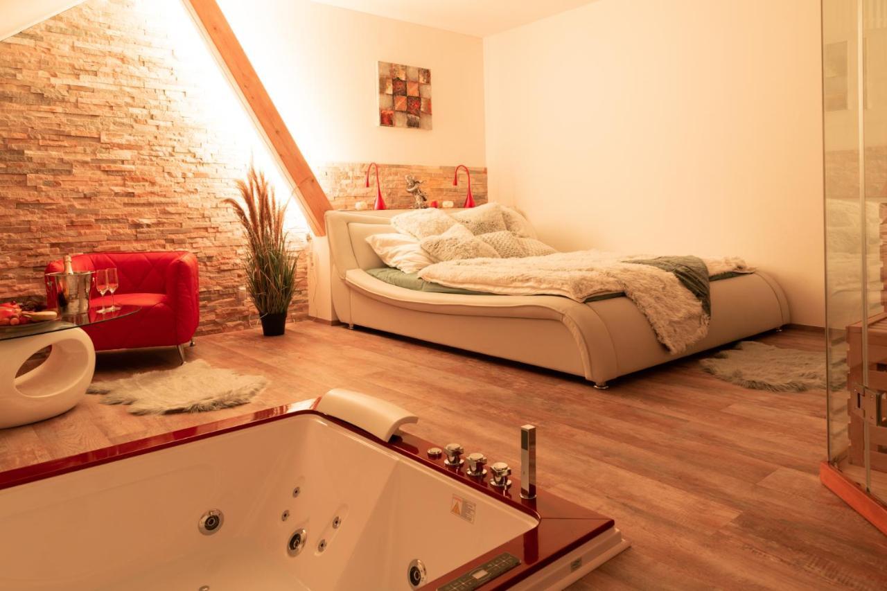 Romanticky Wellness Suite Hotel Heinz Dobris Exterior foto
