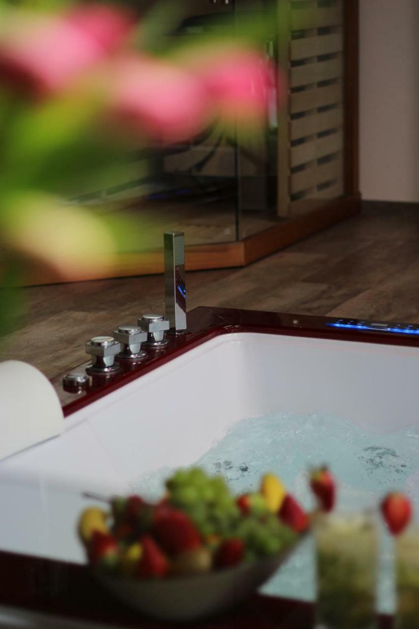 Romanticky Wellness Suite Hotel Heinz Dobris Exterior foto