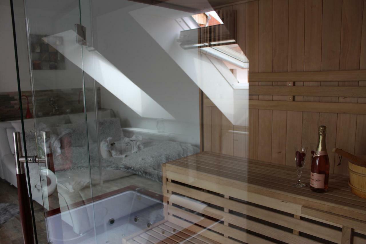 Romanticky Wellness Suite Hotel Heinz Dobris Exterior foto