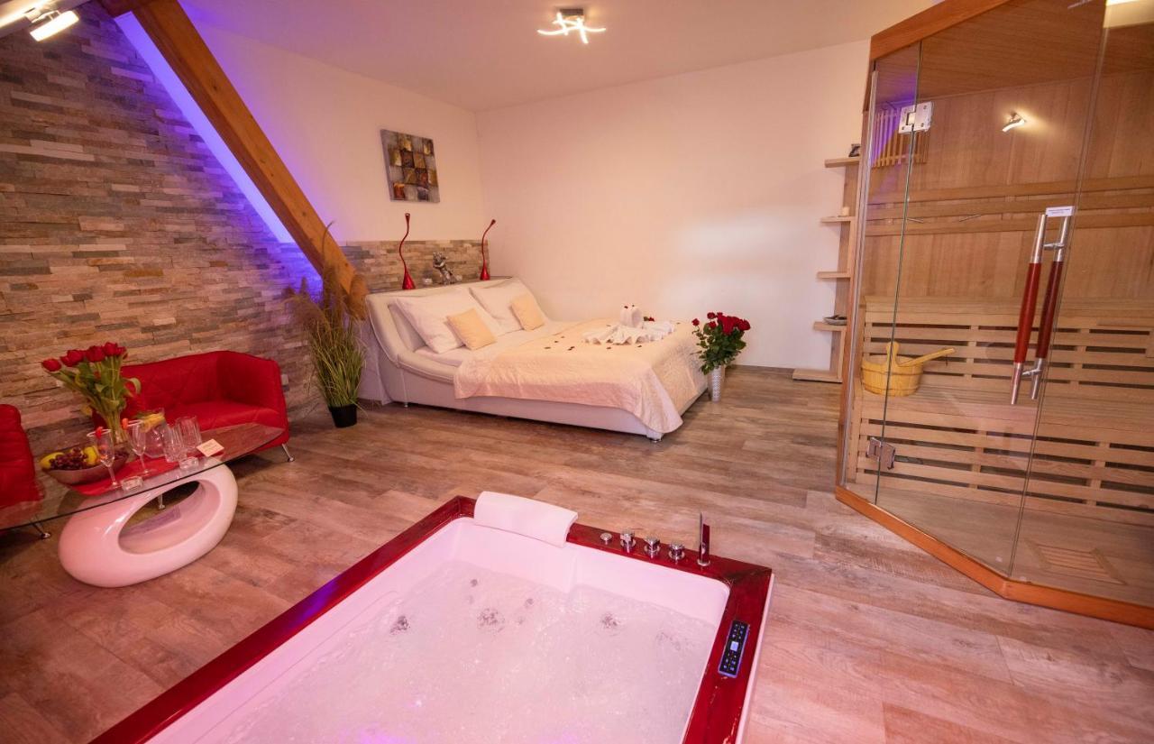 Romanticky Wellness Suite Hotel Heinz Dobris Exterior foto